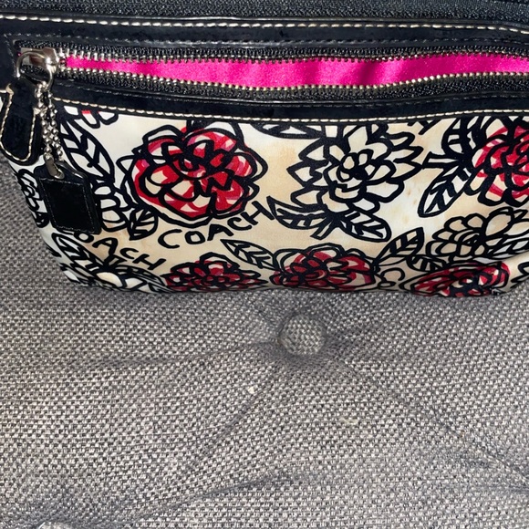 COACH POPPY DAISY GRAFFITI WRISTLET WALLET REMOVEABLE STRAP COIN PURSE POUCH - Picture 6 of 9